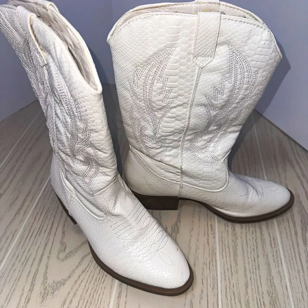 Coconuts by Matisse Gaucho Women’s Western Boots White Snake Print 10W